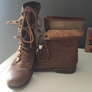 Crown Vintage Lace-Up Boots